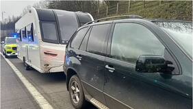 El niño de 12 años más buscado de Inglaterra: Escapó tras robar un BMW con una casa rodante