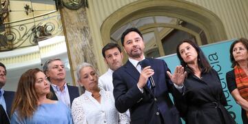 Alcaldes harán responsables al Gobierno por el impacto sanitario que tendría la quiebra de las isapres y el colapso de la salud pública para sus vecinos