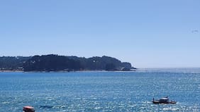 Encuentran el cuerpo de la niña de 9 años arrastrada por el mar junto a su familia en Pingueral: su papá sigue desaparecido