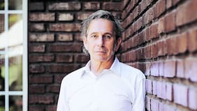 “¿Podrían abstenerse de presumir por un día”: Alfredo Castro criticó fuertemente a influencers en medio de incendios forestales