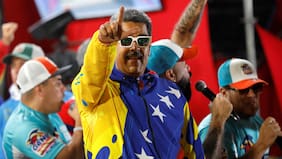 ¿Por qué usa eso? La historia tras la chaqueta deportiva de Nicolás Maduro