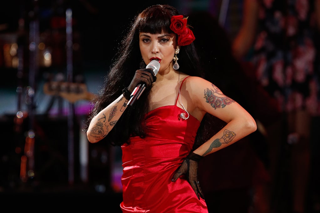 Amor completo: la barra pop premia a Mon Laferte como la artista de la década en el Copihue de Oro | Espectáculos