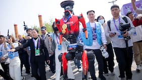 La rebelión de las máquinas: Robot gana maratón en China y destroza el récord humano