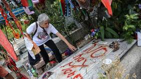 Vandalizan tumba de Víctor Jara y la indignación dio la vuelta al mundo