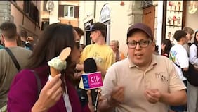 Casi se va sin pagar: el chascarro de Andrea Aristegui en Roma con un helado