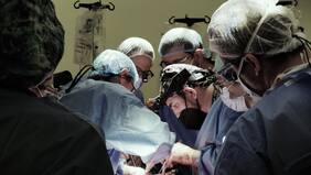 Destapan escándalo en trasplante de órganos: Más de 80 pacientes afectados y “privilegios” a una clínica