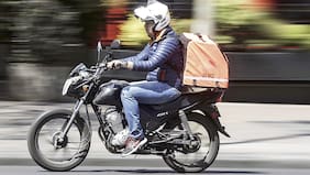 Caída de trabajadores venezolanos en Chile ya suma cinco trimestres y podría afectar al delivery