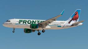 Pasajera dio a luz en un avión: la bebé recibió un curioso nombre en honor al vuelo