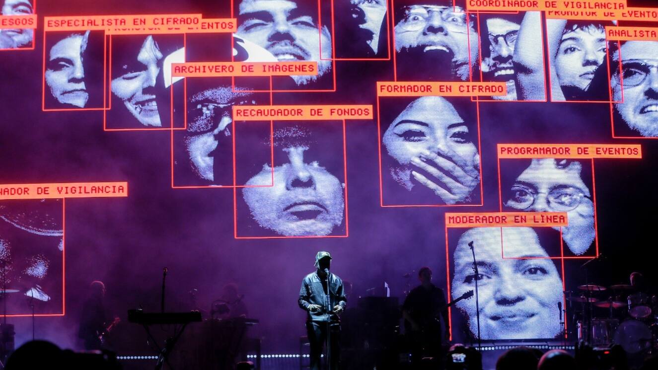 Con pifias a Netanyahu: Massive Attack voló la cabeza del Fauna Primavera