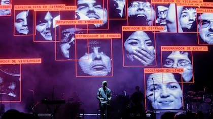 Con pifias a Netanyahu: Massive Attack voló la cabeza del Fauna Primavera