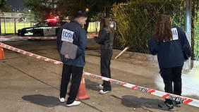 Lo balearon, lo apuñalaron en el rostro y regresó vivo donde sus amigos: asesinan a haitiano tras ver partido en Cerrillos