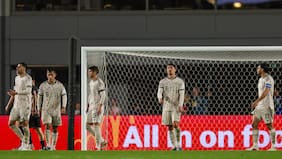 “Este es el partido del retiro”: hinchas le dan con todo a jugador de “La Roja” que tuvo cuestionado rendimiento contra Nueva Zelanda