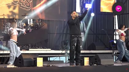 “Valoren a los artistas locales”: El reclamo de artista urbano tras presentarse gratis en Festival de Puerto Montt