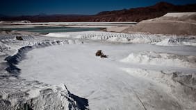 Estados Unidos habría encontrado el mayor depósito de litio del mundo: estaría debajo de un volcán