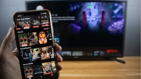 Cómo Netflix adapta su cine a una nueva realidad de espectadores distraídos y celulares siempre en la mano