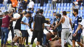 Fuertes imágenes y consecuencias de la batalla campal entre hinchas del Querétaro y Atlas