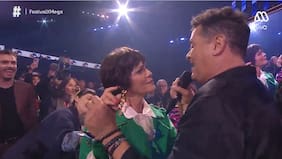 “Tiene convenio”: Carlos Vives cantó temas centrales de las teleseries de Mega y las redes sociales explotaron con bromas