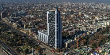 El edificio de Telefónica está a la venta. (Foto: Aton Chile)