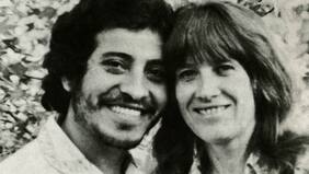 De profesora a alumno: la increíble historia de amor que unió la vida y la lucha de Joan y Víctor Jara