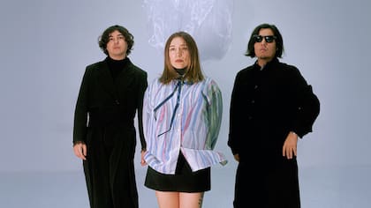 St. Mängata, los chicos indies buenos pa’ el filosofeo y el pisco sour, cuentan los detalles de su disco más ambicioso: “Una canción de synth pop buena va directo al hueso”