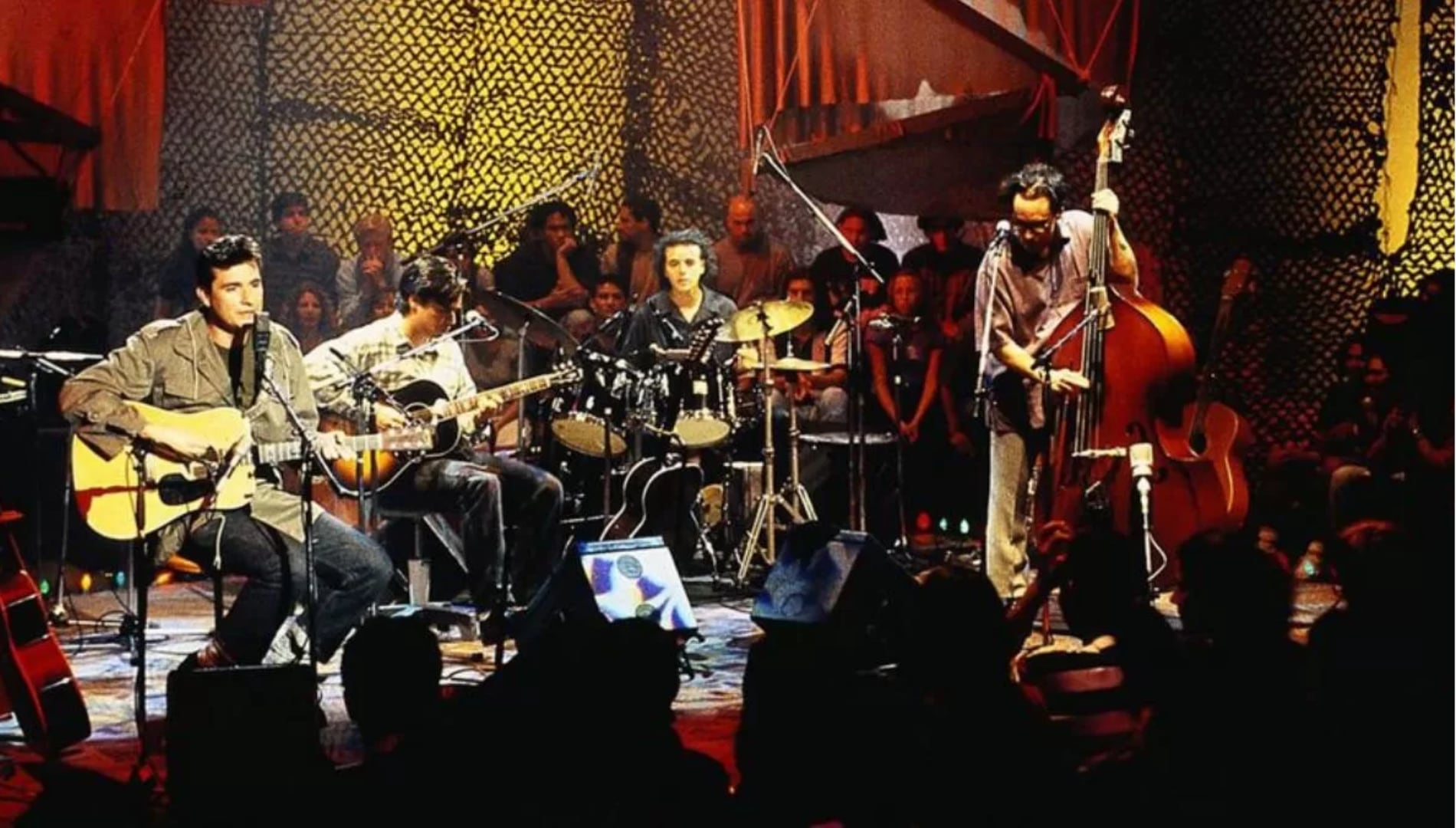 Los Tres agotan sus dos conciertos en Santander Arena para celebrar los 30 años de su Unplugged