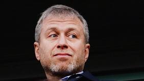 Dueño del Chelsea aseguró que el club está a la venta luego de que lo vincularan con Putin