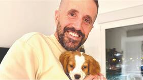 “El pesimismo ha acabado con muchas vidas”: Curro Cañete, el escritor español gurú de la autoestima y la felicidad