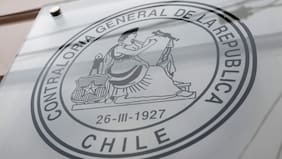 Desde gobiernos regionales a Carabineros: Contraloría destapa $1,5 billones de pesos en irregularidades en el manejo del Estado chileno