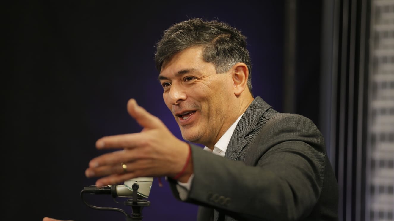 Franco Parisi sorprendió a conocido diputado con íntimo e insólito regalo: una parlamentaria no se contuvo y se inmortalizó con el obsequio