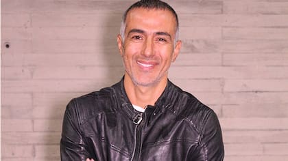 El actor César Caillet publicó lindas fotos junto a su buenmozo pololo en Buenos Aires: generó varios comentarios