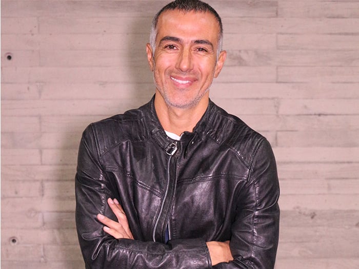 El actor César Caillet publicó lindas fotos junto a su buenmozo pololo en Buenos Aires: generó varios comentarios