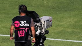 ¿El fútbol chileno en Netflix? Aseguran que gigante del streaming negocia para comprar Warner