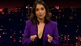 "Había parido a mi hijo. Me abrió la reja uno de los chicos que trabajaba ahí y me dice '¡¿ya tuvo la guagua?! Pero está súper guatoncita... Oy, quedó guantoncita'", recuerda María José Bello