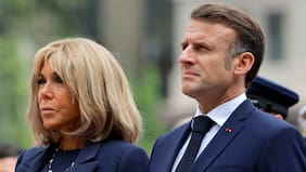 Macron desmiente video viral y niega haber sido abofeteado por su esposa: “Estábamos bromeando”