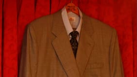 Millonario "traje de Augusto Pinochet" se vende por internet