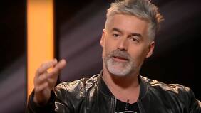 "Me sentía muy gordo. Me empecé a cubrir. Desde los cuatro años nunca más ocupé poleras. Hasta los 17 años no ocupé polera manga corta...", relata Carlos Díaz