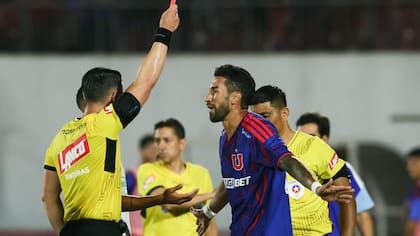 Duro revés para La U: confirman duro castigo contra Lucero y Salomoni tras expulsiones