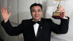 El viaje relámpago del tenor chileno que triunfó en Suecia para ayudar a los damnificados de Constitución