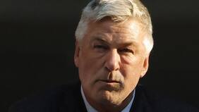 Alec Baldwin no enfrentará cargos por disparo hacia el director de “Rust”, Joel Souza