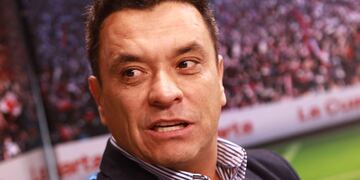 Vuelve justo tras la renuncia de Claudio Palma: conocido comunicador regresa a la cancha y relatará esta semana