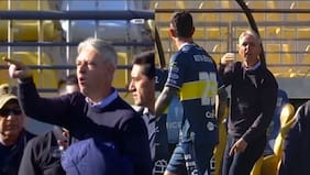 Tuvieron que calmarlo: Tiago Nunes perdió el control y protagonizó tenso cruce con jugador de Everton