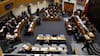 Camila Flores también le hizo la cruz: los 24 senadores que votaron en contra del levantamiento del secreto bancario