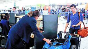 ¿Como bultos? Proponen pesar a pasajeros antes del vuelo