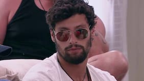 "Jhonatan está muy apagado, muy triste, muy preocupado en Tierra Brava. Lo está pasando pésimo porque siente que su imagen quedó por el suelo", afirman en panel de farándula