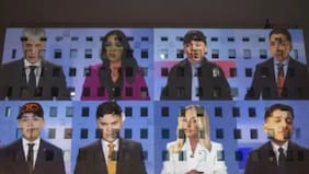 ¿En qué se parece un político en campaña a un artista pegado?