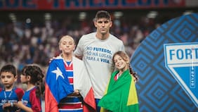 “En el fútbol sólo hay lugar para la vida”: El homenaje de Fortaleza y Kuscevic a los hinchas de Colo Colo