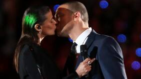 El súper fugaz "piquito" de Tonka Tomicic y Julián Elfenbein en el cierre de la Teletón en el Nacional