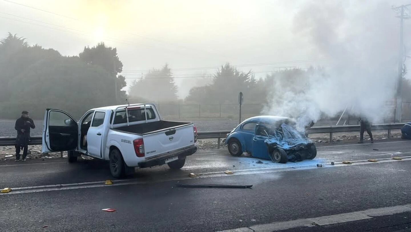 Así fue el accidente entre camioneta y escarabajo en Puchuncaví.