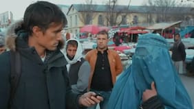 “Quiero que acaben con la vida de mis hijos”: el crudo mensaje de mujer afgana que se acercó a Roberto Cox