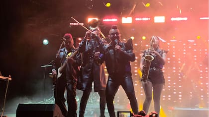 Tomo Como Rey en Lollapalooza: Una gran fiesta con cameo de Lalo Ibeas, homenaje a Tommy Rey y un mosh de cumbia